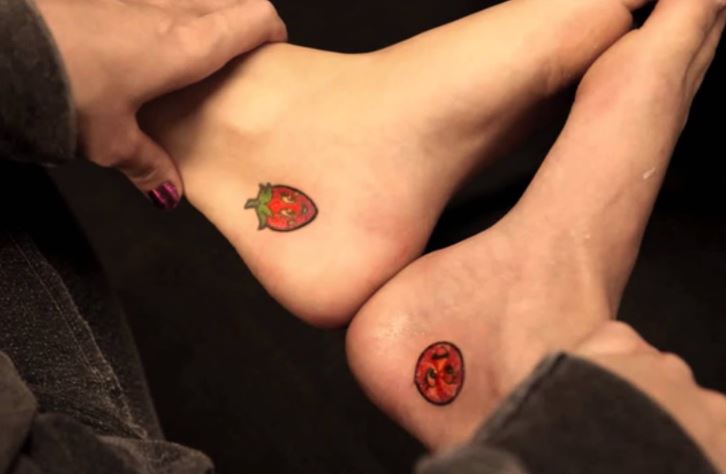 Katy Perry feet and ankle tattoos